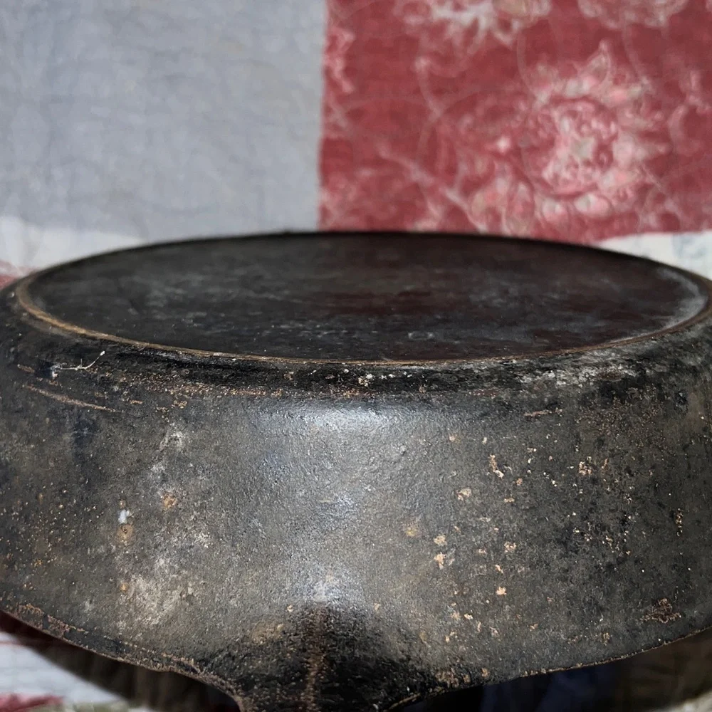 Vintage Griswold cast iron skillet Erie 70 D